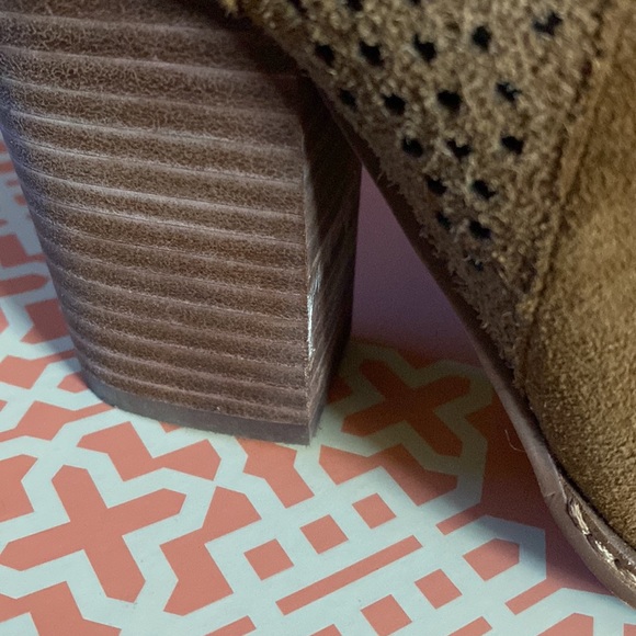 Gianni Bini size 8 peep toe bootie! Chestertan - Picture 2 of 6